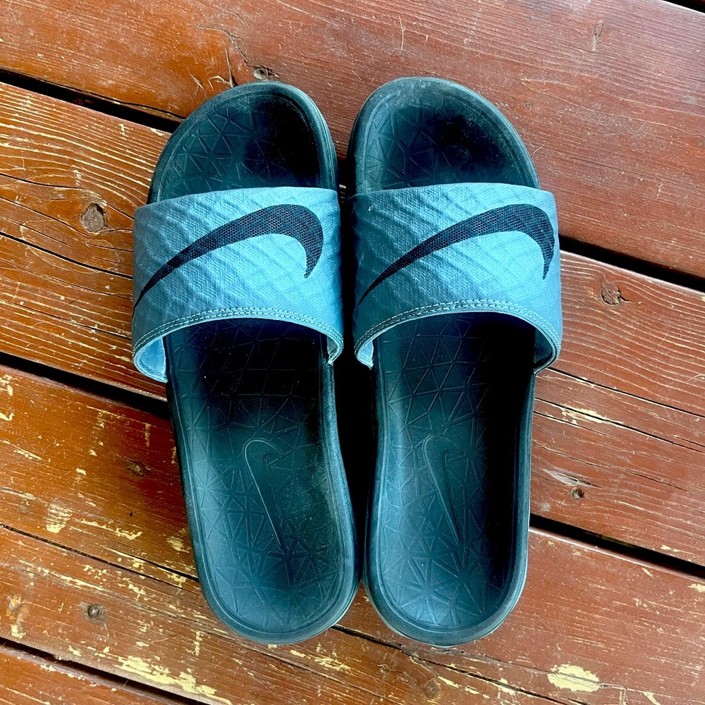 Nike Sandals worn only a few time. Very good condition